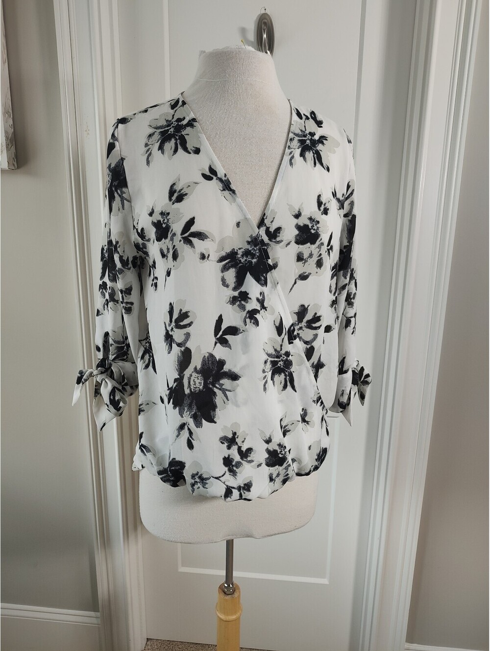 Black and White Floral V-Neck Blouse with Tie Sleeves, Size Medium